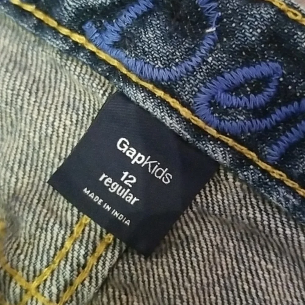 Girls gap shorts size 12 reg embroidery on back pockets‎